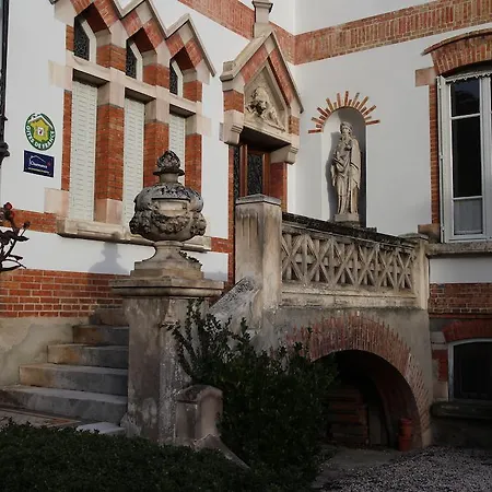 Oda ve Kahvaltı La Maison Du Chapelier 3*