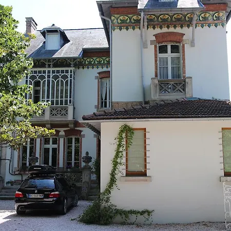 Oda ve Kahvaltı La Maison Du Chapelier 3*